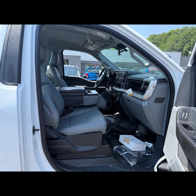 2023 Ford Super Duty F-350 DRW XL thumbnail 3