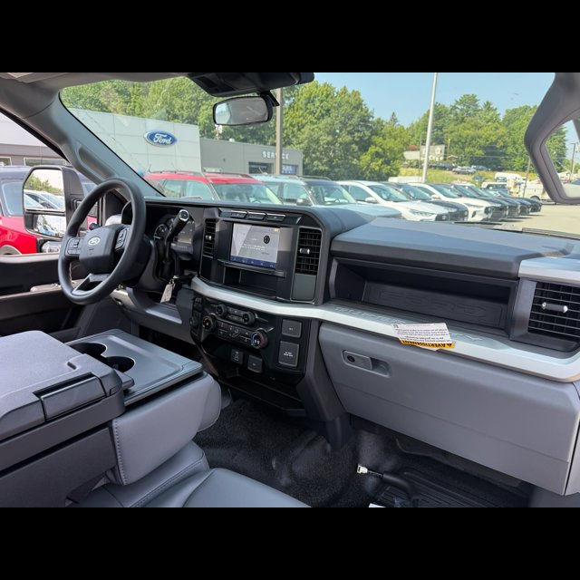 2023 Ford Super Duty F-350 DRW XL thumbnail 4
