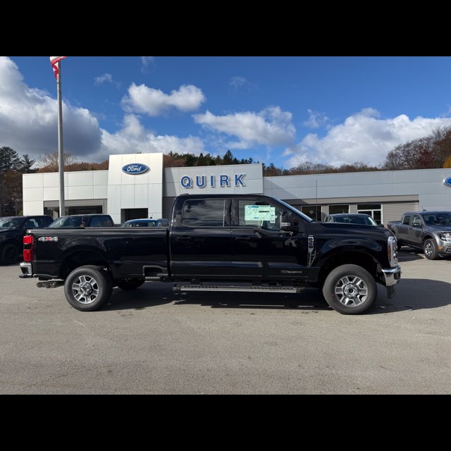 2026 Ford Super Duty F-350 SRW LARIAT thumbnail 2