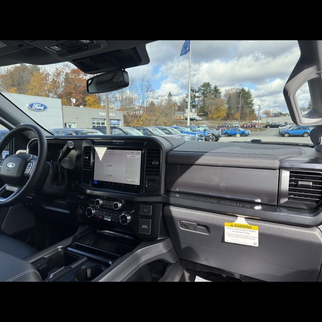 2026 Ford Super Duty F-350 SRW LARIAT thumbnail 4