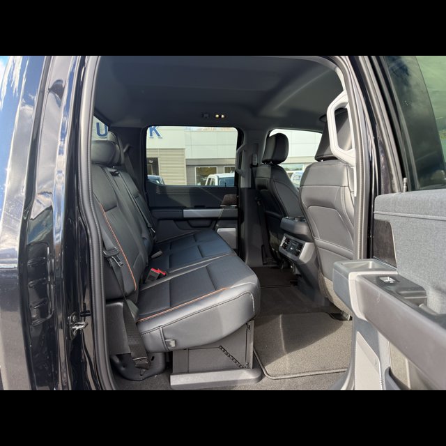 2026 Ford Super Duty F-350 SRW LARIAT thumbnail 5