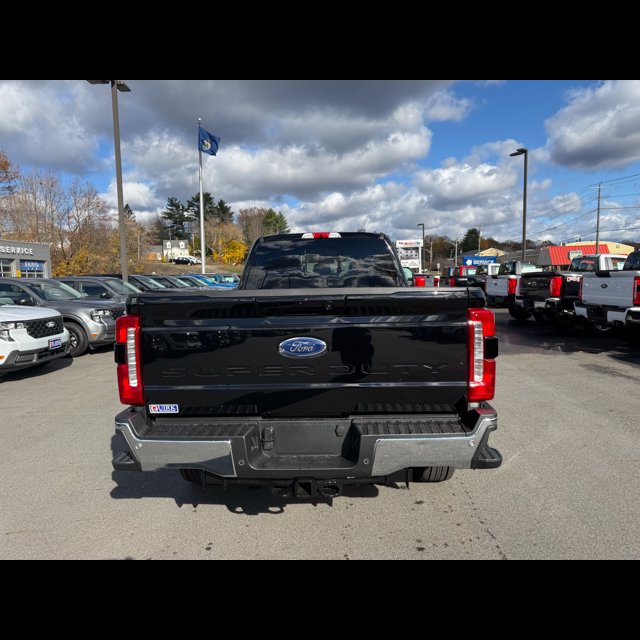 2026 Ford Super Duty F-350 SRW LARIAT thumbnail 7