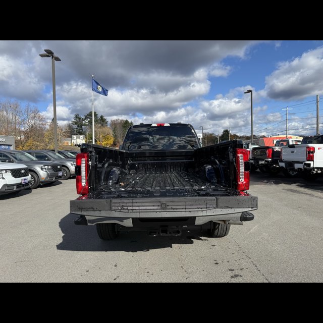 2026 Ford Super Duty F-350 SRW LARIAT thumbnail 8