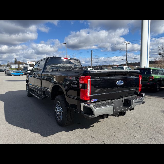 2026 Ford Super Duty F-350 SRW LARIAT thumbnail 9