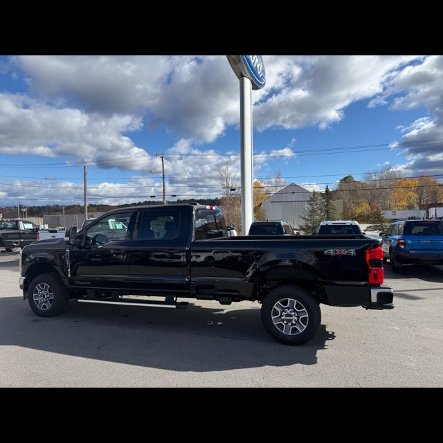 2026 Ford Super Duty F-350 SRW LARIAT thumbnail 10