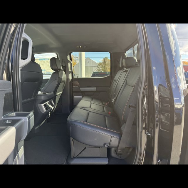 2026 Ford Super Duty F-350 SRW LARIAT thumbnail 11