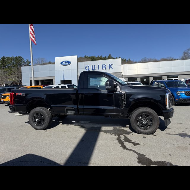 2026 Ford Super Duty F-350 SRW Base thumbnail 2