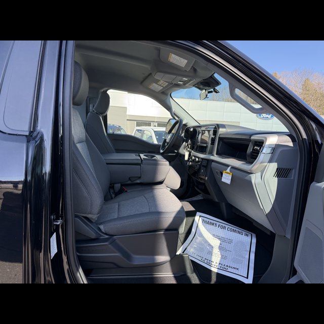 2026 Ford Super Duty F-350 SRW Base thumbnail 3