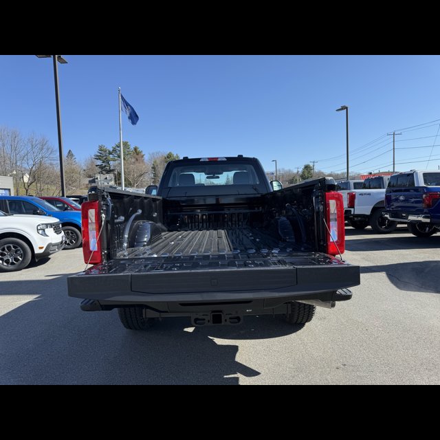 2026 Ford Super Duty F-350 SRW Base thumbnail 4