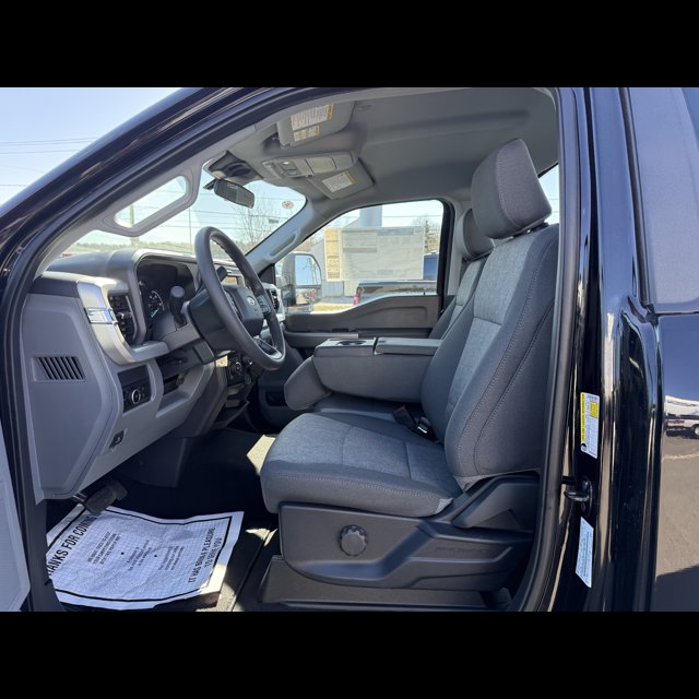2026 Ford Super Duty F-350 SRW Base thumbnail 10