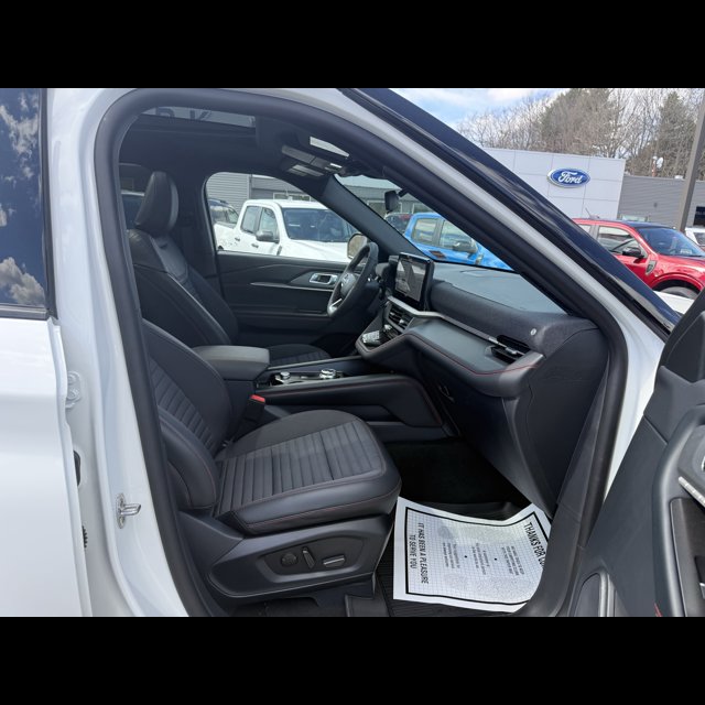 2026 Ford Explorer ST-Line thumbnail 3