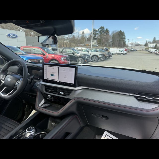 2026 Ford Explorer ST-Line thumbnail 4
