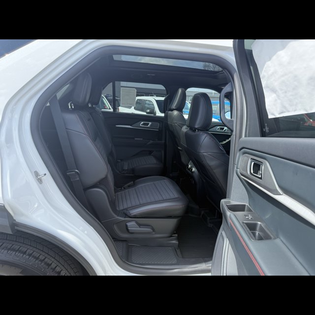 2026 Ford Explorer ST-Line thumbnail 5