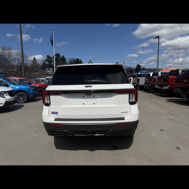 2026 Ford Explorer ST-Line thumbnail 8