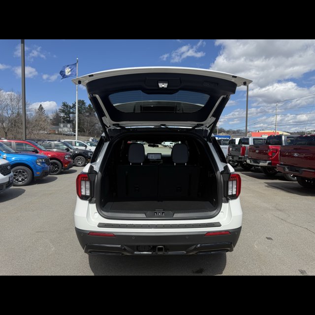 2026 Ford Explorer ST-Line thumbnail 9