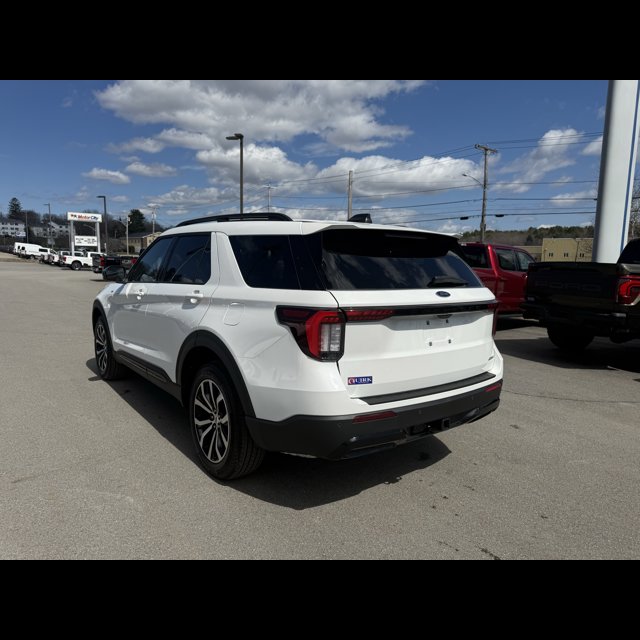 2026 Ford Explorer ST-Line thumbnail 10