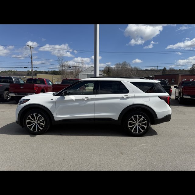 2026 Ford Explorer ST-Line thumbnail 11