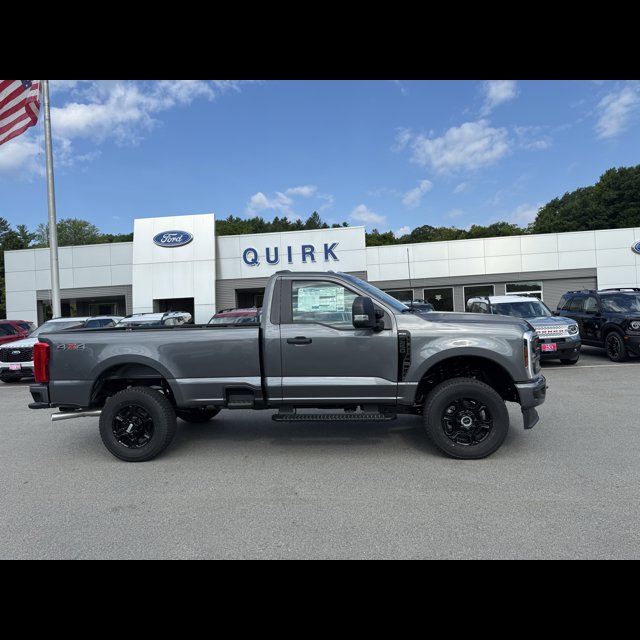 2026 Ford Super Duty F-250 SRW Base thumbnail 2