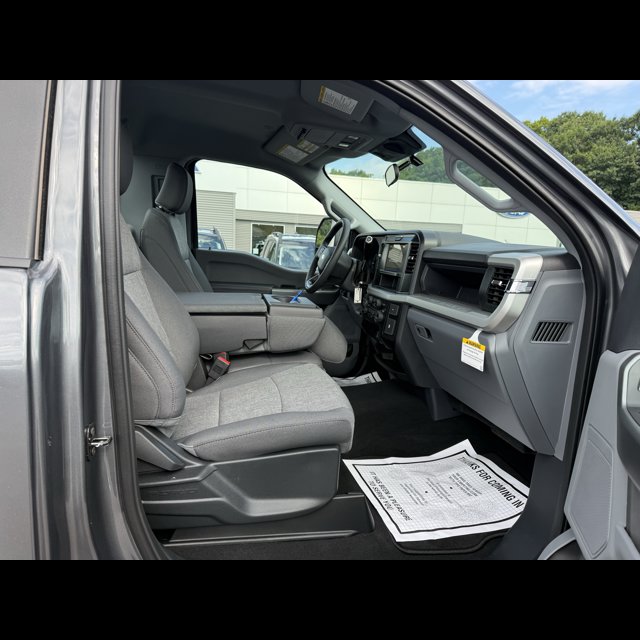 2026 Ford Super Duty F-250 SRW Base thumbnail 3