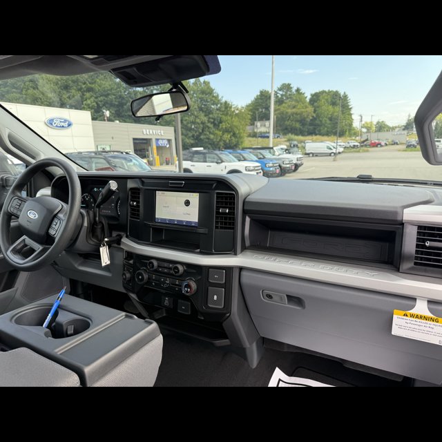 2026 Ford Super Duty F-250 SRW Base thumbnail 4