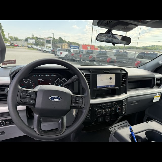 2026 Ford Super Duty F-250 SRW Base thumbnail 11