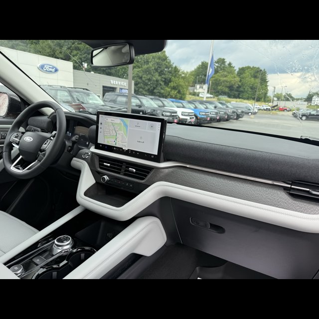 2026 Ford Explorer Platinum thumbnail 4
