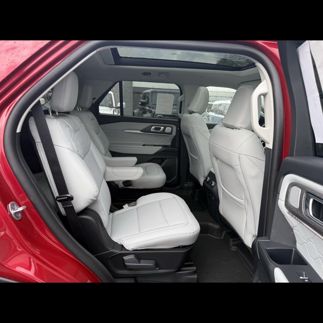 2026 Ford Explorer Platinum thumbnail 5