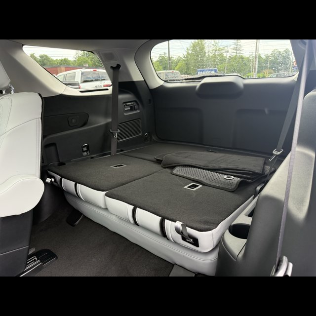 2026 Ford Explorer Platinum thumbnail 12