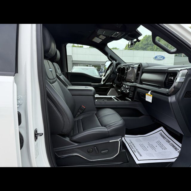 2026 Ford Super Duty F-350 SRW Base thumbnail 3