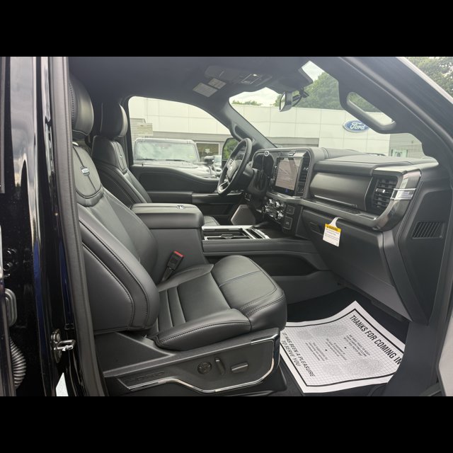 2026 Ford Super Duty F-350 SRW Base thumbnail 3