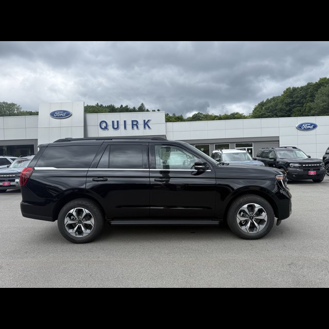 2027 Ford Expedition Active thumbnail 2