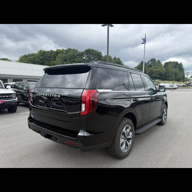 2027 Ford Expedition Active thumbnail 7