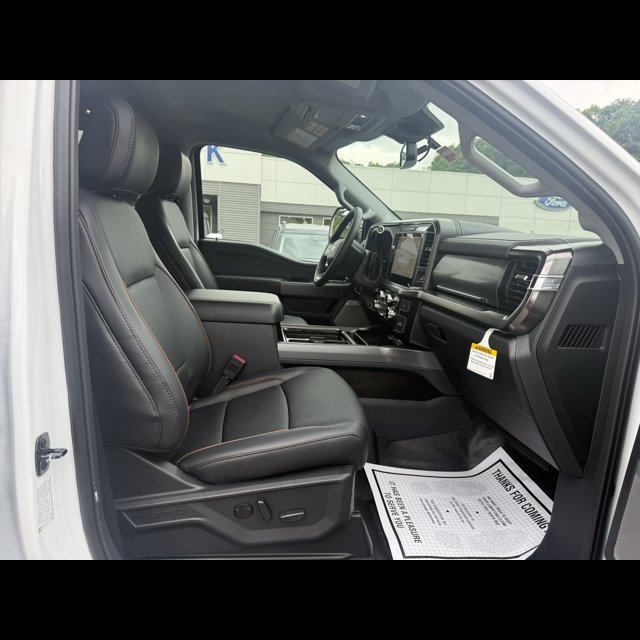 2026 Ford Super Duty F-350 DRW Base thumbnail 3