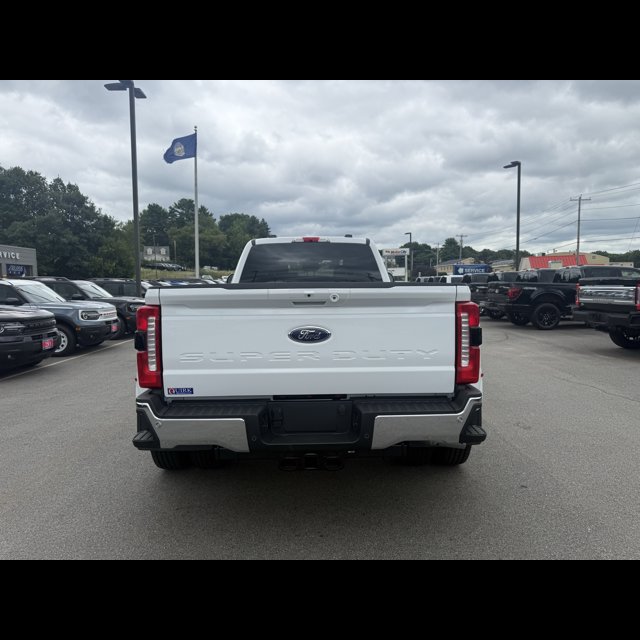 2026 Ford Super Duty F-350 DRW Base thumbnail 7