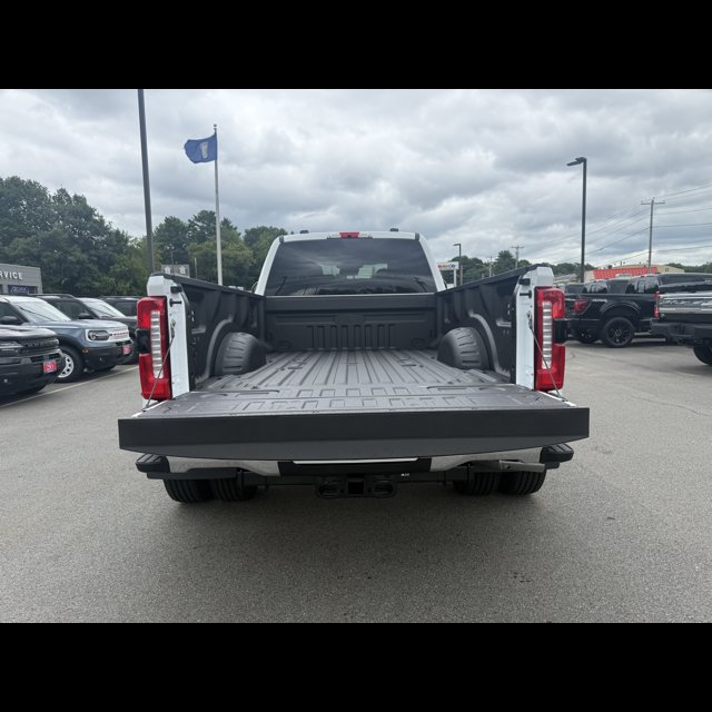 2026 Ford Super Duty F-350 DRW Base thumbnail 8
