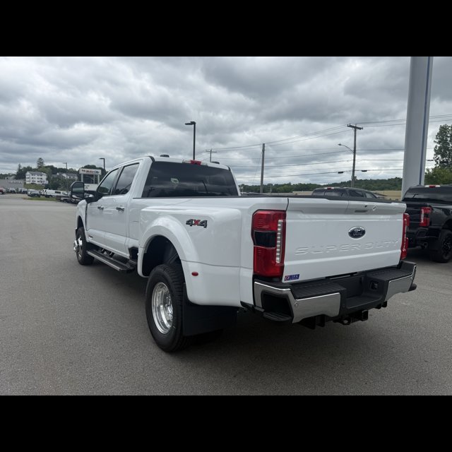 2026 Ford Super Duty F-350 DRW Base thumbnail 9
