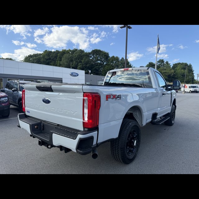 2026 Ford Super Duty F-250 SRW Base thumbnail 5