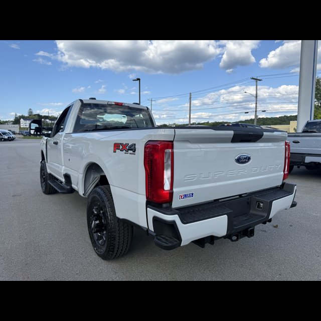 2026 Ford Super Duty F-250 SRW Base thumbnail 8