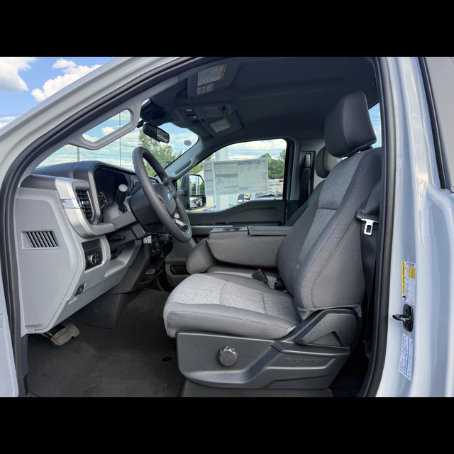 2026 Ford Super Duty F-250 SRW Base thumbnail 10
