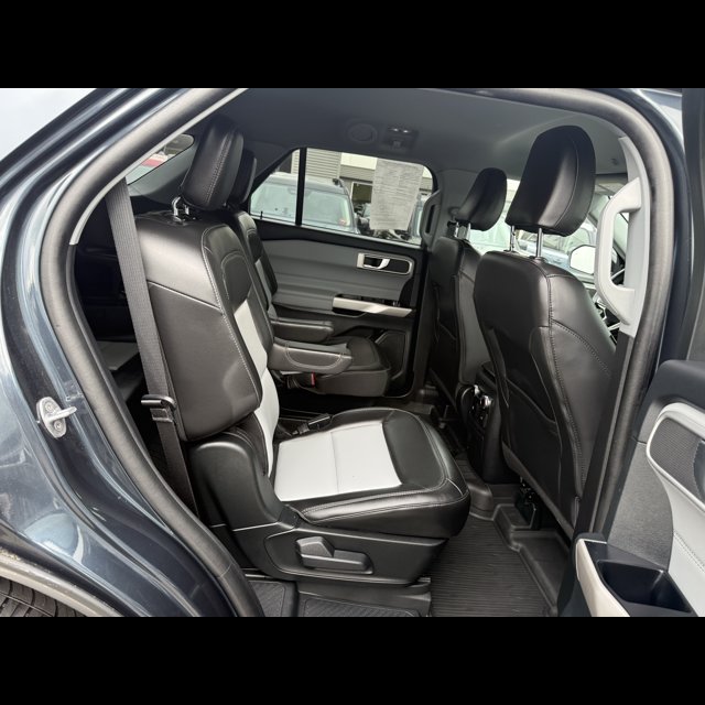 2023 Ford Explorer XLT thumbnail 5