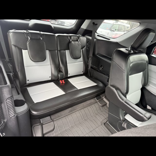 2023 Ford Explorer XLT thumbnail 6