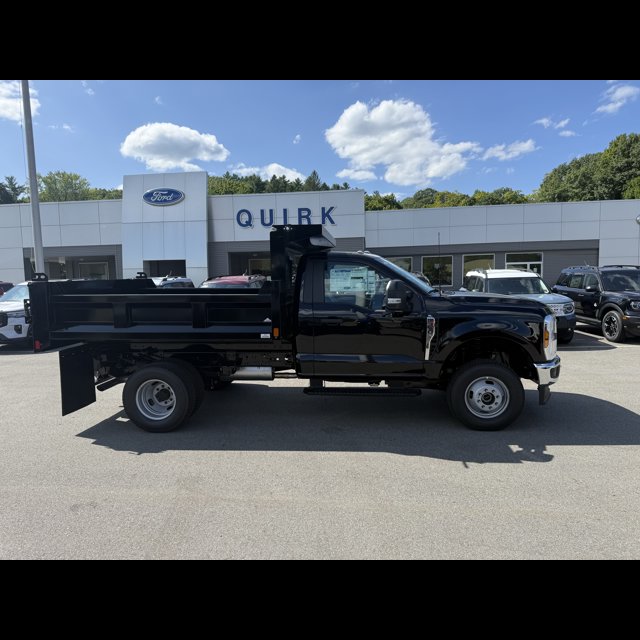 2026 Ford Super Duty F-350 DRW Base thumbnail 2