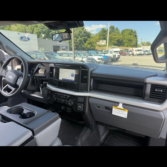 2026 Ford Super Duty F-350 DRW Base thumbnail 4