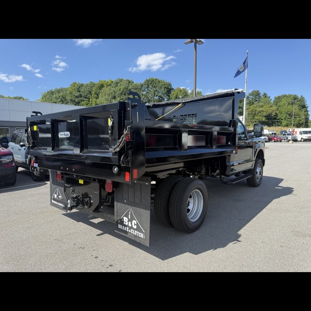 2026 Ford Super Duty F-350 DRW Base thumbnail 5