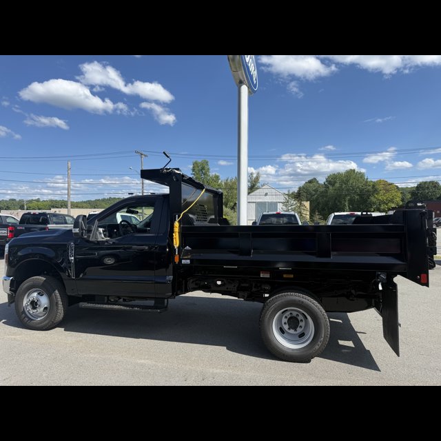 2026 Ford Super Duty F-350 DRW Base thumbnail 8