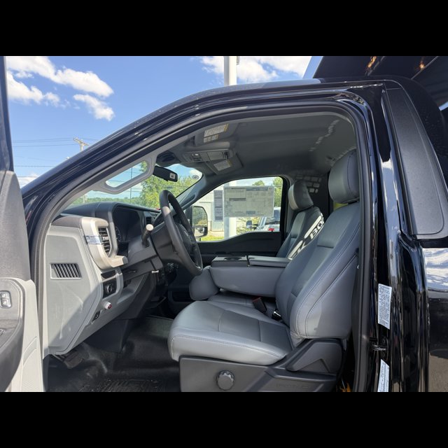 2026 Ford Super Duty F-350 DRW Base thumbnail 9