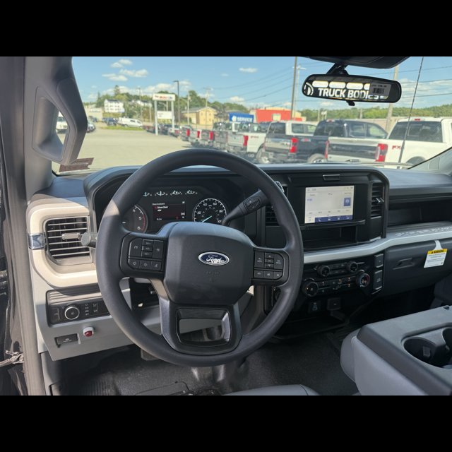 2026 Ford Super Duty F-350 DRW Base thumbnail 10