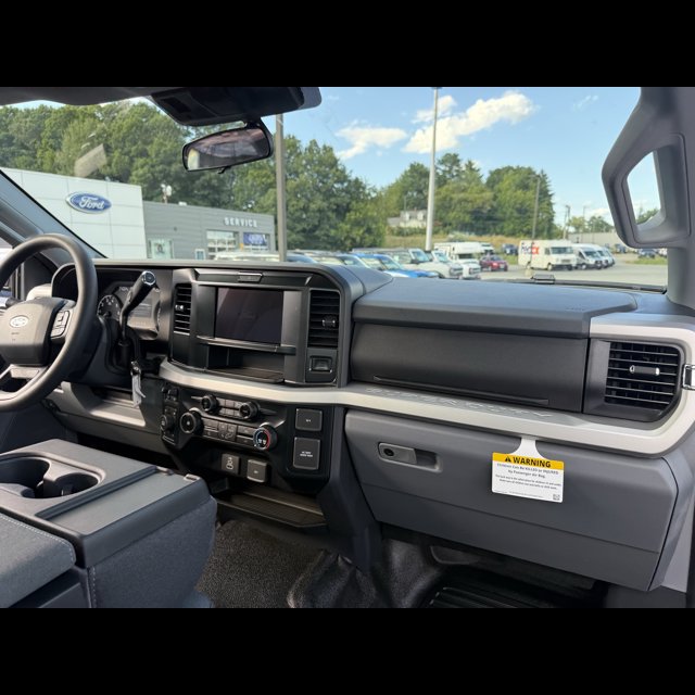 2026 Ford Super Duty F-250 SRW Base thumbnail 4