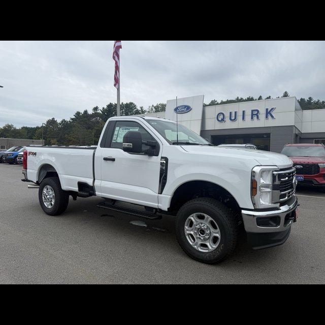 2026 Ford Super Duty F-350 SRW Base thumbnail 2