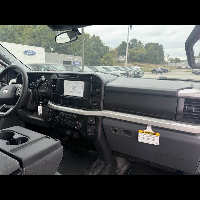 2026 Ford Super Duty F-350 SRW Base thumbnail 4